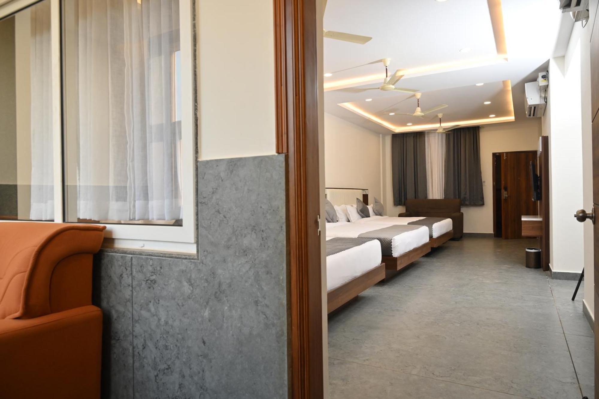 Hotel Shri Devi Comforts Inn Bhatkal Dış mekan fotoğraf