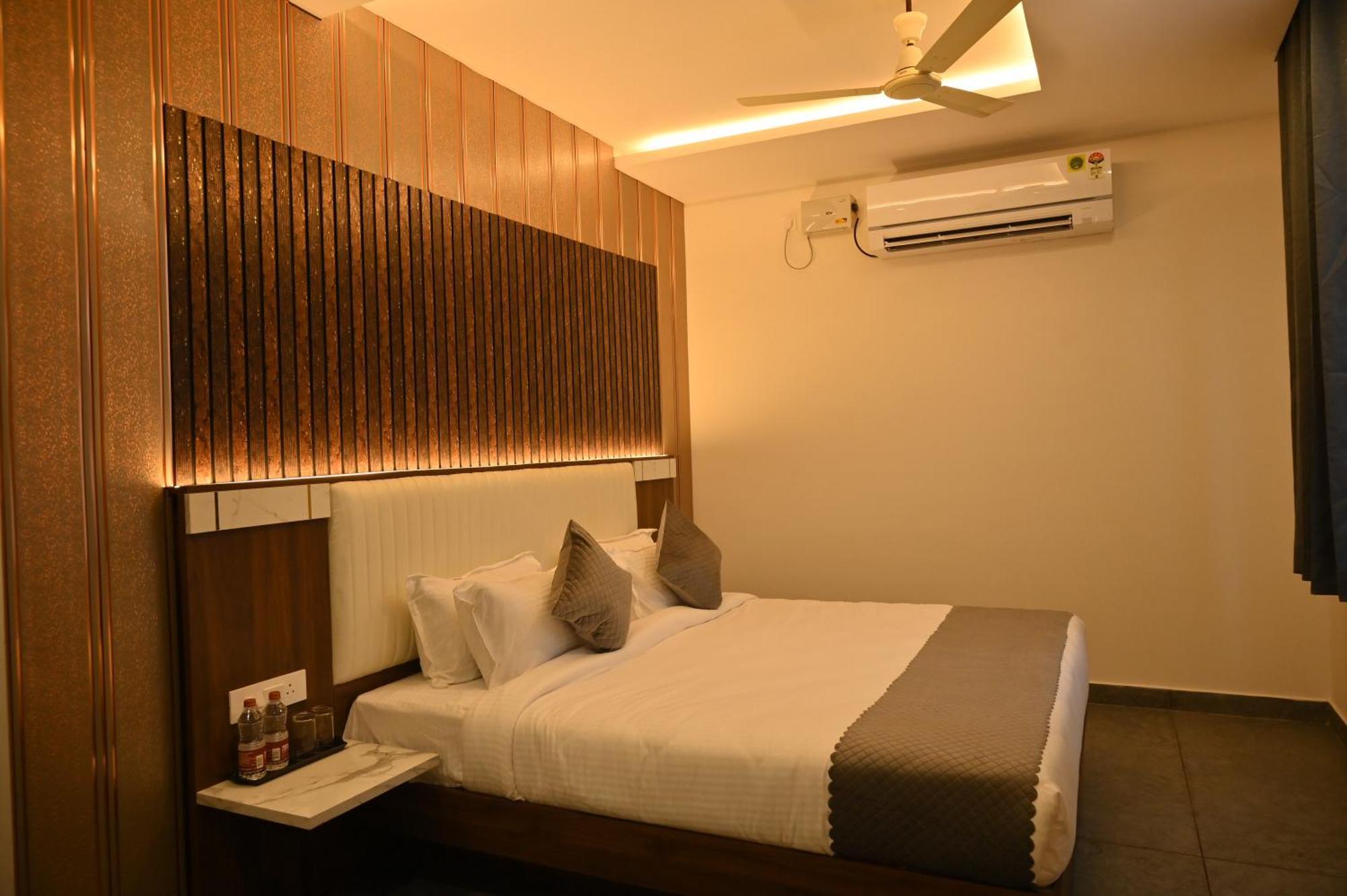 Hotel Shri Devi Comforts Inn Bhatkal Dış mekan fotoğraf