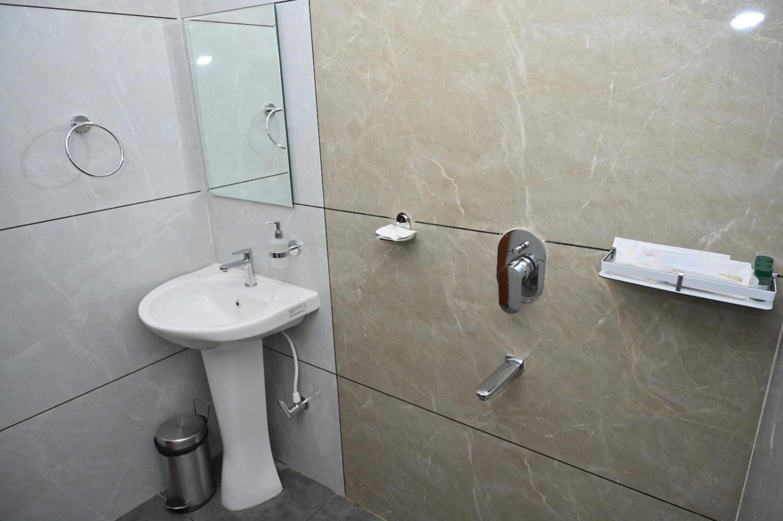 Hotel Shri Devi Comforts Inn Bhatkal Dış mekan fotoğraf