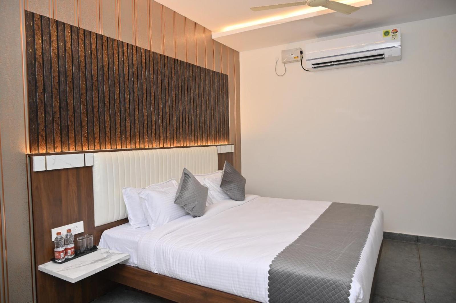 Hotel Shri Devi Comforts Inn Bhatkal Dış mekan fotoğraf